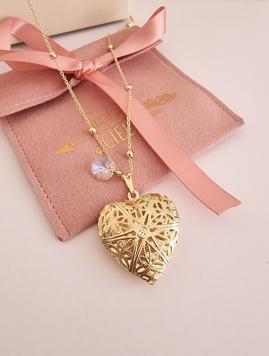 Collar Relicario Corazón y luz