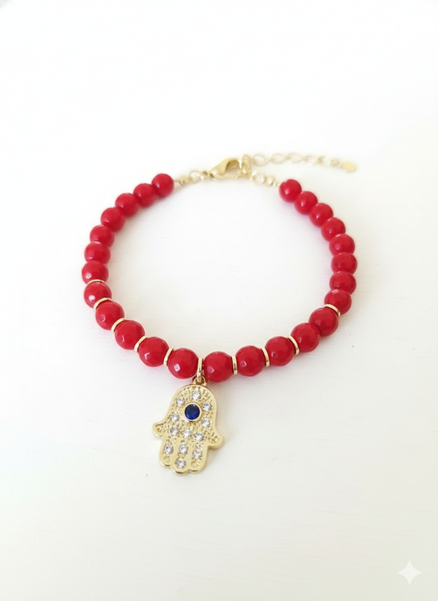 Pulsera Hamsa Guardiana – Ágatas Rojas Facetadas y Baño de Oro de 24 Kilates.