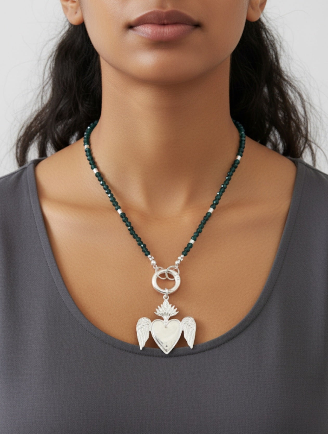 Collar Corazon Alado Sagrado