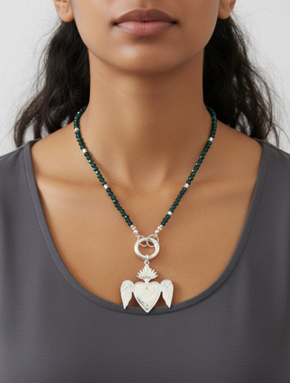 Collar Corazon Alado Sagrado